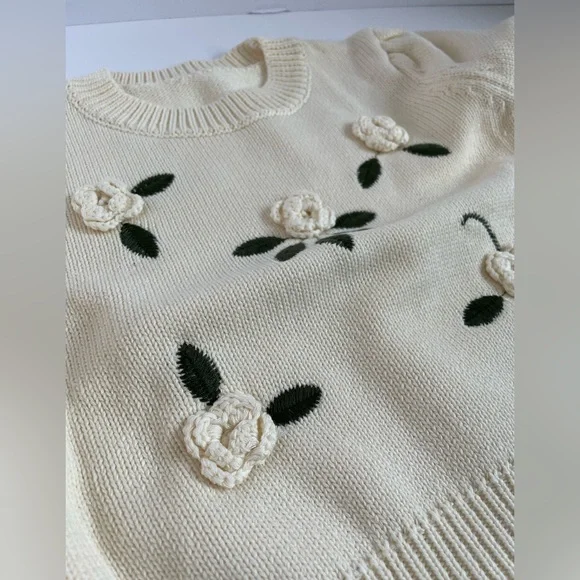 NWT. 2CUTE Floral Sweater - Picture 4 of 10